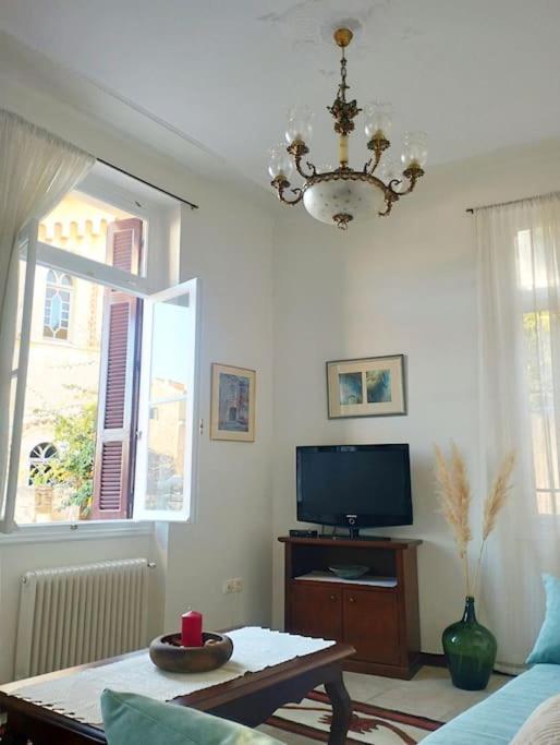 Calliope'S Neoclassical Home In The Heart Of Plaka Athen Eksteriør billede